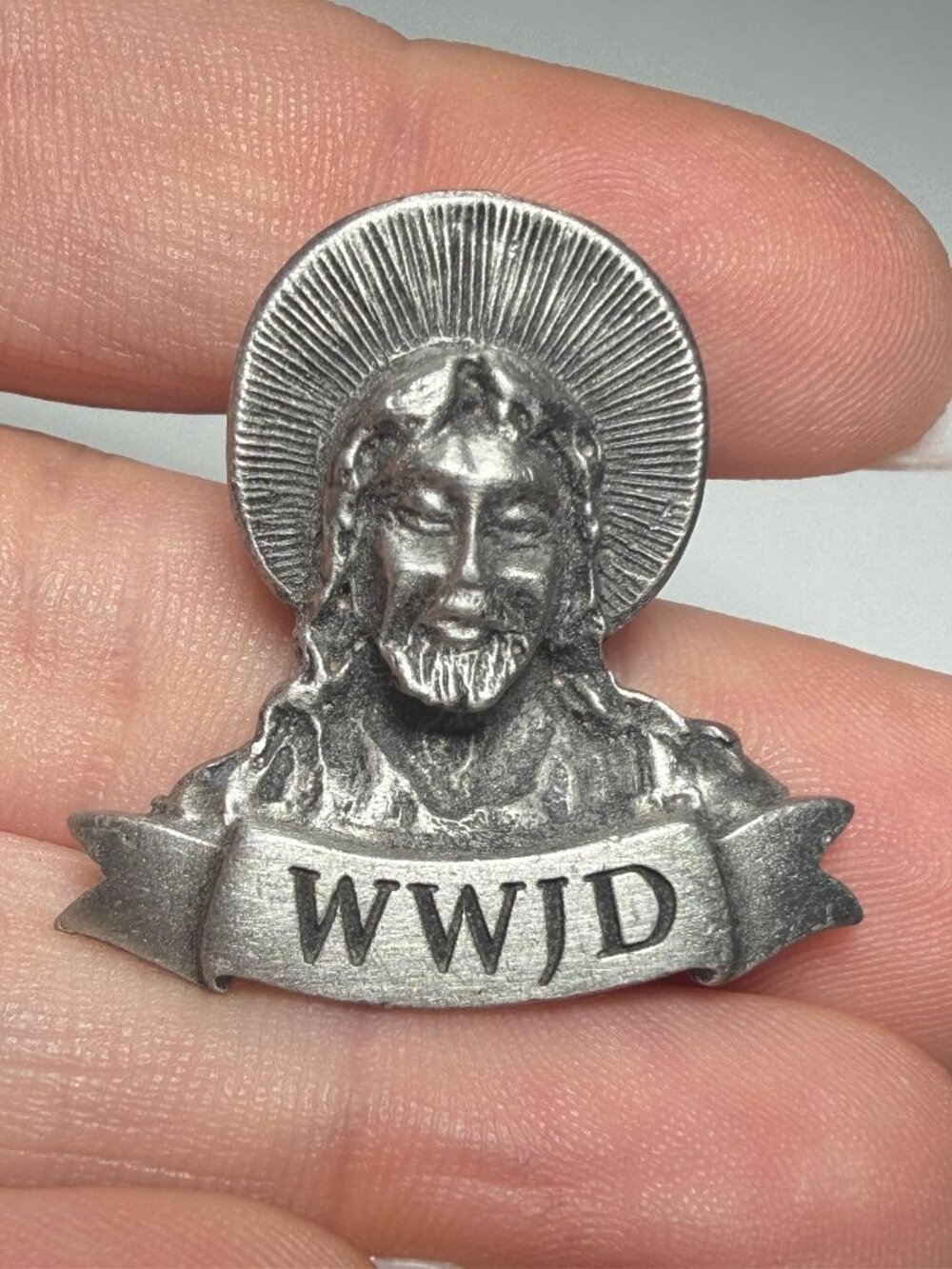 WWJD Jesus Pin Signed JJ 1980s Vintage 1 inch